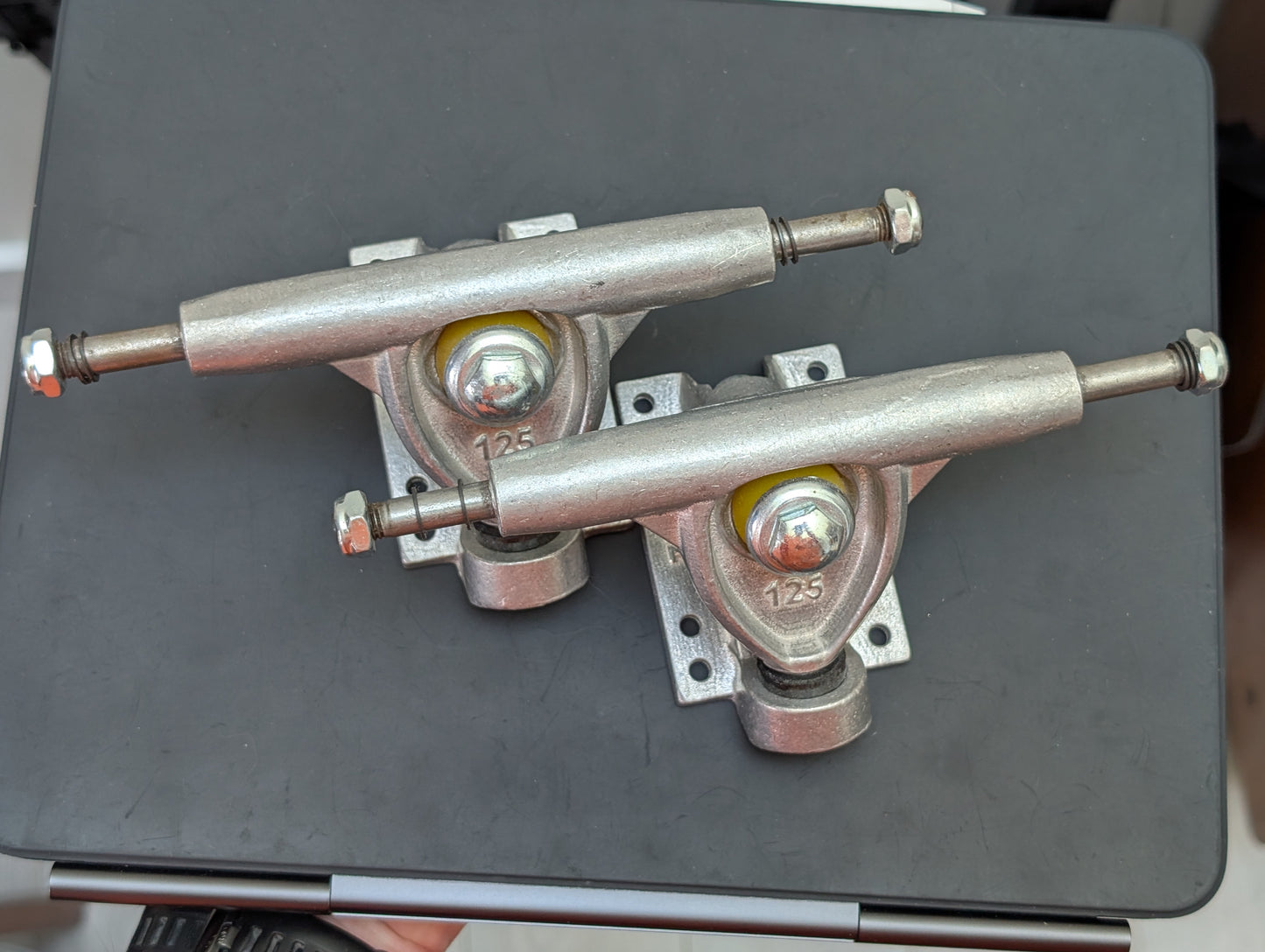 R2 125mm 42° (or 42°/50°split) Trucks - Randall